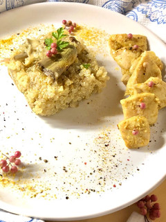 Foto di Quinoa alle spezie, con carciofini e bocconcini di pollo