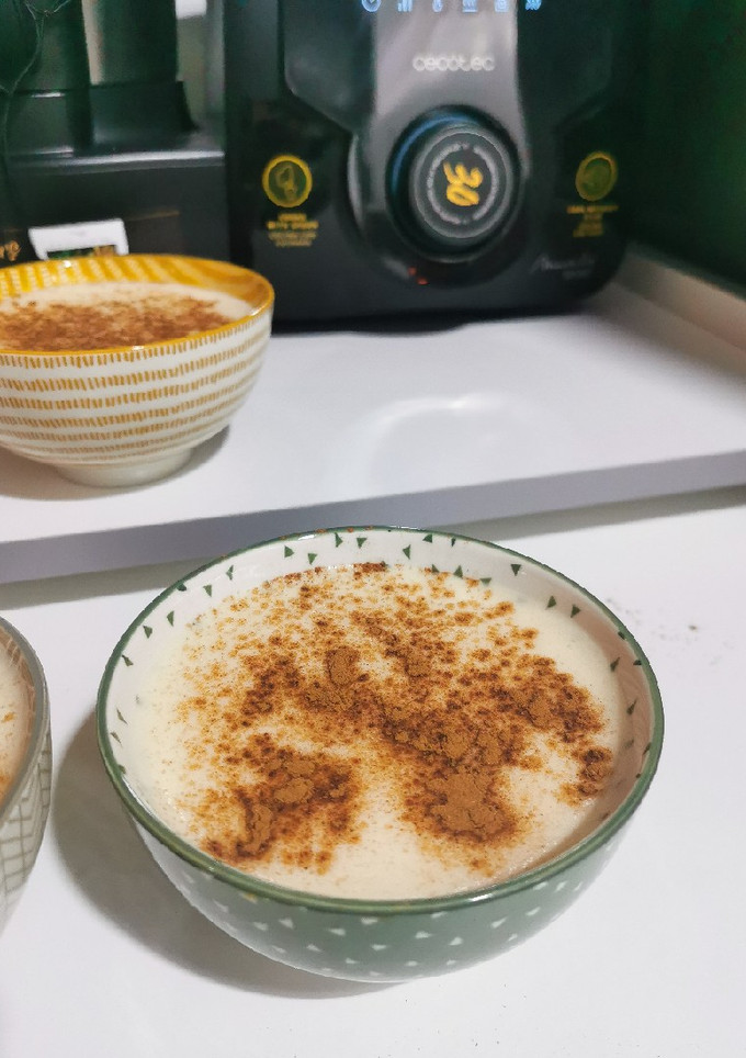 Una foto de Natillas de chocolate blanco con Mambo 10090 Cecotec