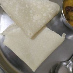A picture of Rumali Roti From Semolina On Tava.
