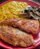 Pepián de choclo y filete de pollo apanado con quinua