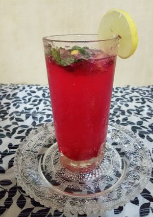 A picture of रोज़ मोकटेल (Rose Mocktail).