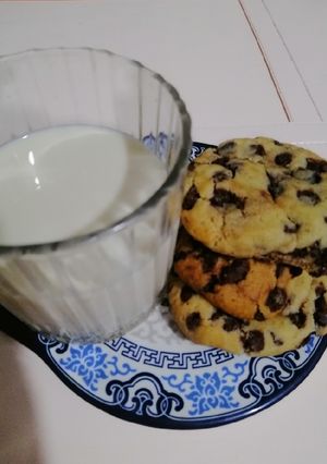 A picture of My go-to Chocolate Chip Cookies.