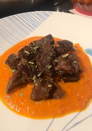 Foto di Cervo su crema di peperoni