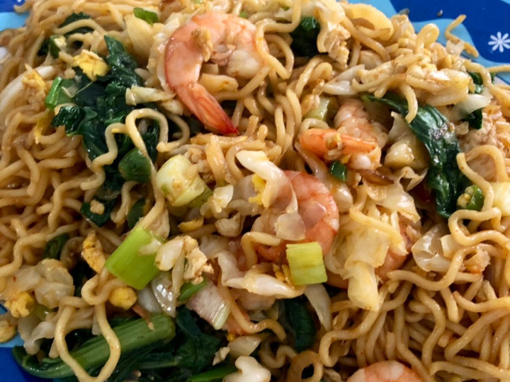 Standar Resep membuat Mie goreng pedas seafood yang gurih