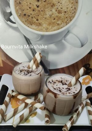 બોર્નવીટા મિલ્કશેક (Bournvita Milkshake Recipe In Gujarati) રેસીપી મુખ્ય ફોટો