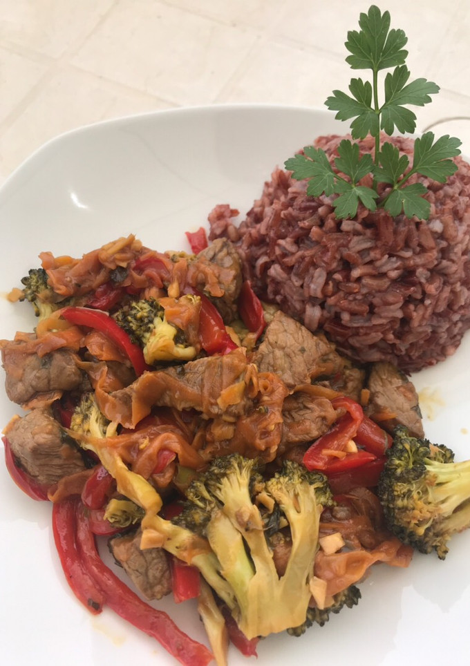 Una foto de Ternera con verdura estilo tailandés 🥦🥕🥩