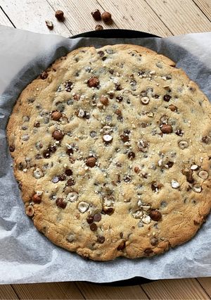 Une photo de ☆Cookie Géant, Pépites de Chocolat Noisettes☆
