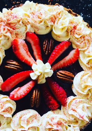 Una foto de Cheesecake rellena de fresas 🍓