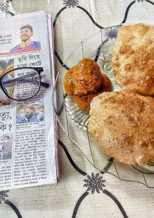 ফুলকো ফুলকো আটার লুচি (fulko atar luchi recipe in Bengali) রেসিপির প্রধান ছবি