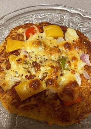 A picture of Moong dal pizza.