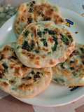 Chiftele japoneze crocante cu ceapă verde