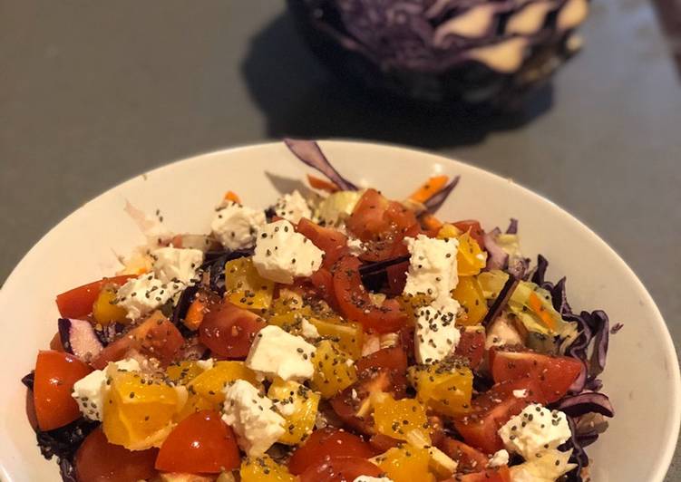 Ensalada de col, naranja y queso