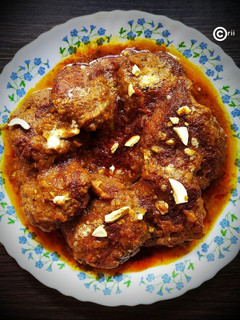 A picture of Echor ER kofta curry jackfruit meat balls.