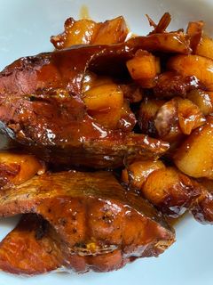 Hình của món Cá chép kho riềng.