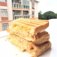 A picture of Peanut Butter And Banana Sandwich.