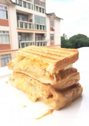 A picture of Peanut Butter And Banana Sandwich.