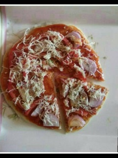 सूजी पिज़्ज़ा (Suji pizza recipe in hindi) रेसिपी मुख्य फोटो