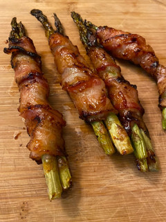 A picture of Bbq bacon wrapped asparagus.