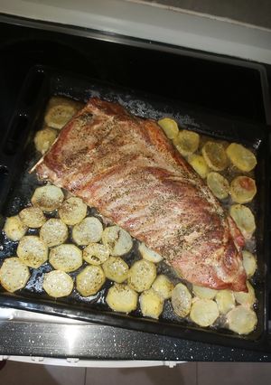 Una foto de Costilla al horno con patatas