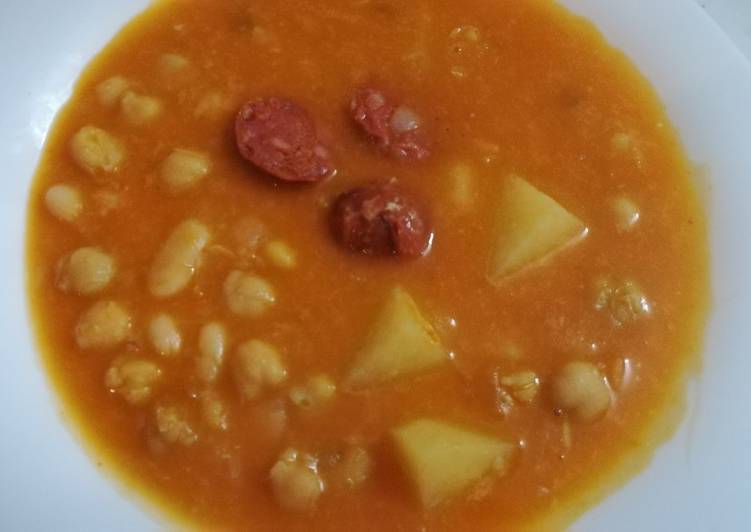 Potaje de garbanzos con habichuelas blancas