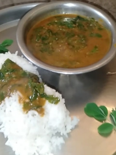 முருங்கைக் கீரை தக்காளி குழம்பு செய்முறை முக்கிய புகைப்படம்