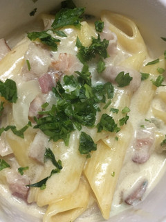 Una foto de Pasta a la crema con panceta 🥓🤤