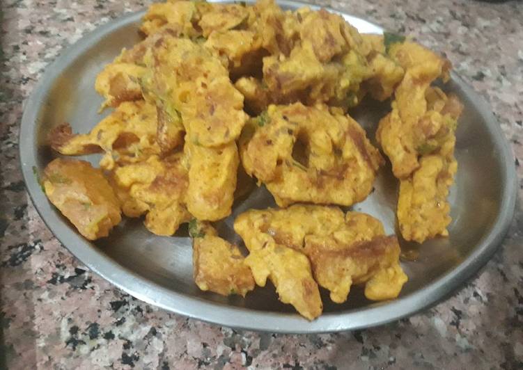 Steps to Prepare Quick Kanda Bhajia