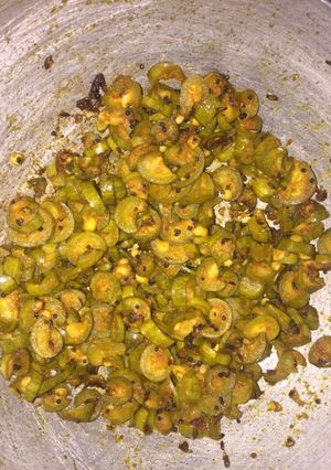 પરવળ નું શાક(Parval Shak Recipe In Gujarati) રેસીપી મુખ્ય ફોટો