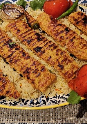 A picture of Persian Kababs with saffron rice (kebob Tabei).
