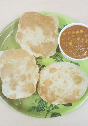 A picture of Chole bhature.