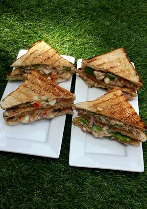 A picture of Simple sardines sandwich.