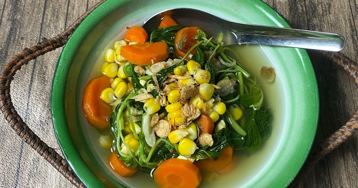Sayur Bening Bayam dengan Jagung Rebus