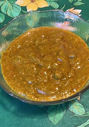 Une photo de Sauce à la moutarde aigre douce, épices, tomate et romarin