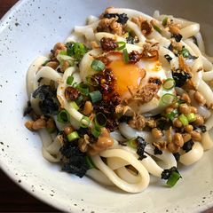 A picture of Nattō Udon with Extra Yummy Things.