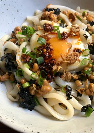 A picture of Nattō Udon with Extra Yummy Things.