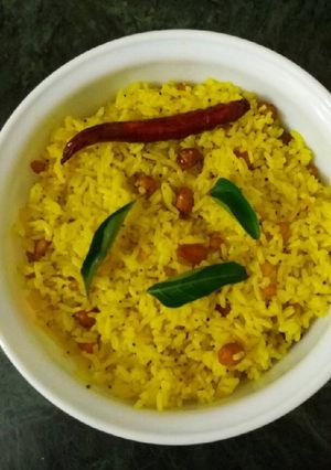 A picture of Lemon rice.