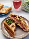 Hot Sandwiches in a Waffle Maker — A Quick 3-Minute Breakfast! 🧇🥪