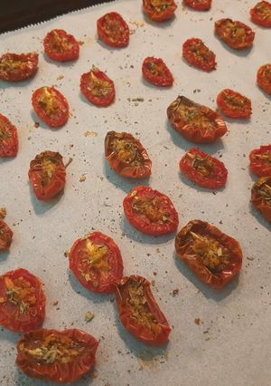 Una foto de Tomatitos confitados