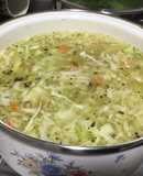 Sopa de verduras con lo que tengo en el refrigerador