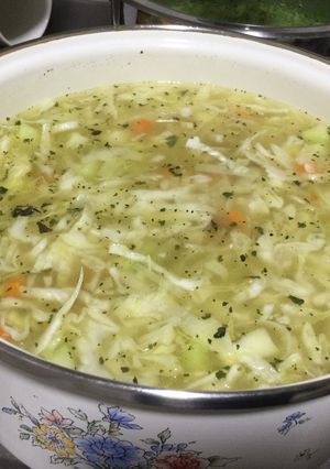 Una foto de Sopa de verduras con lo que tengo en el refrigerador