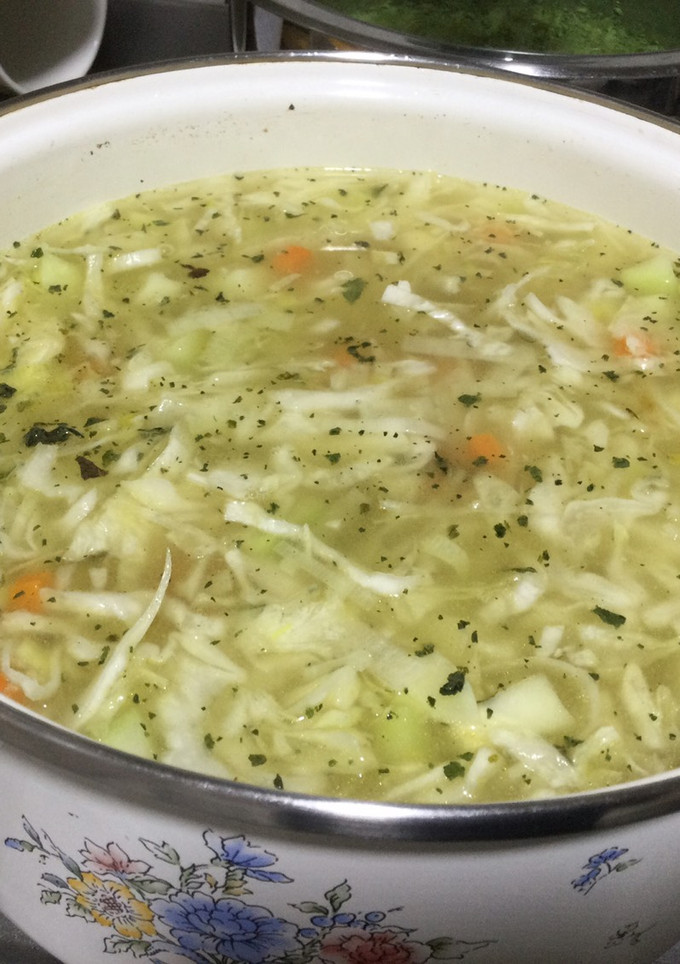 Una foto de Sopa de verduras con lo que tengo en el refrigerador
