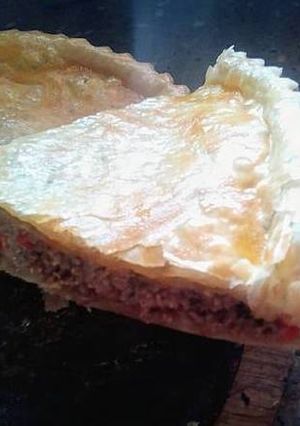 Una foto de Pastel de carne y crema con masa quebrada casera