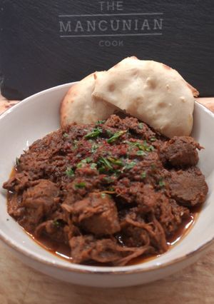 A picture of Nihari with Taftan.