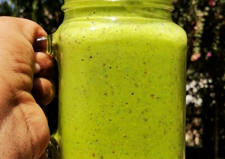 Recipe of Speedy Healthy Green smoothie