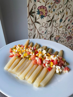 Una foto de Espárragos blancos con picadillo
