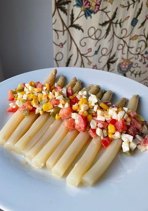 Foto principal de Espárragos blancos con picadillo