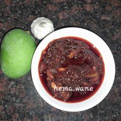 A picture of Raw mango,garlic pickle.