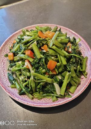 A picture of Kangkong and Preserved Tofu.