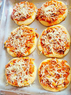 A picture of Beef pizza🍕.
