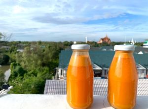 รูปของ น้ำสับปะรด🍍แครอท 🥕สะระแหน่และขิง🫚